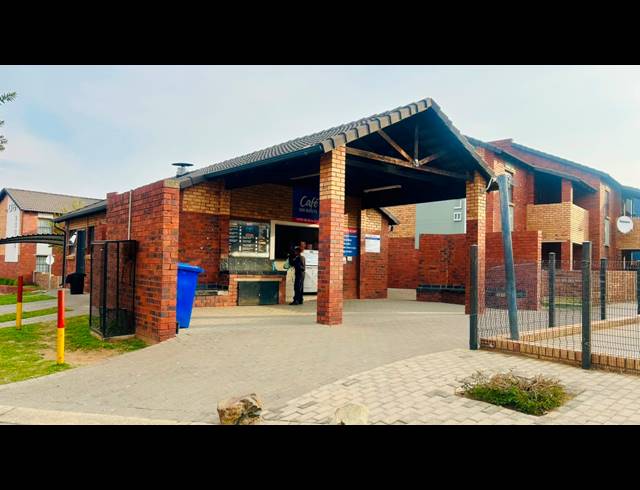 2 BEDROOM FLAT FOR SALE IN OLIFANTSVLEI
